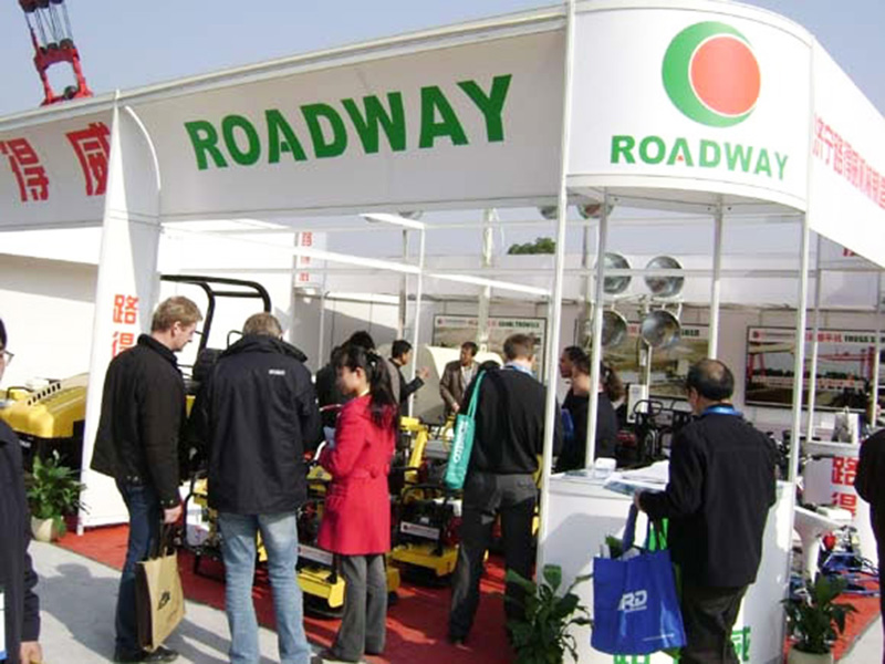 Quality wins customers, service wins people's minds-remember the scene of the 105th Canton Fair