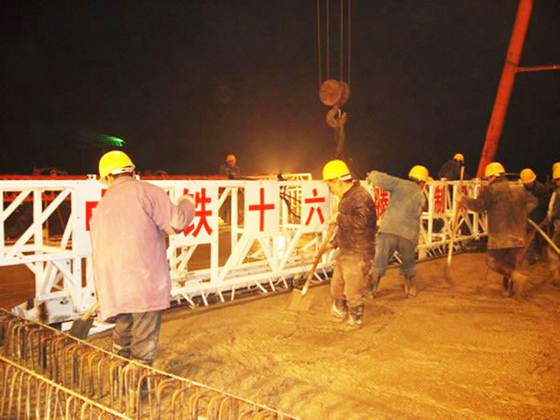 Our sliding mode box girder slurry leveling machine is widely used in Beijing-Shanghai high-speed railway