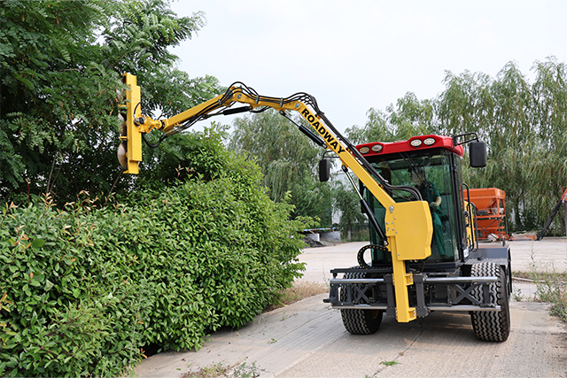 Branch pruning vehicle close-up picture-1